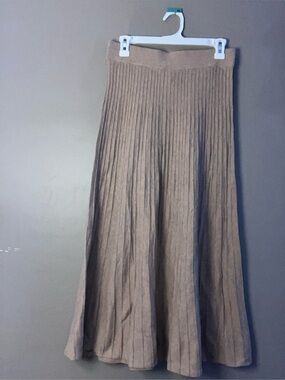 Banana Republic Pleated Ribbed Knit Maxi Skirt in Taupe size small